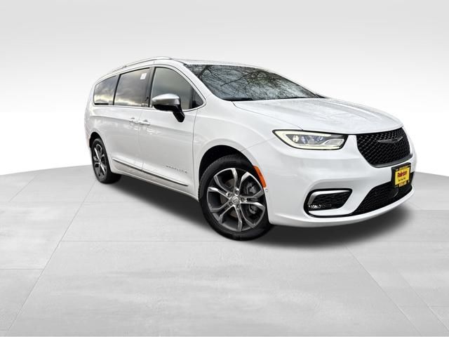 2026 Chrysler Pacifica Pinnacle's photo