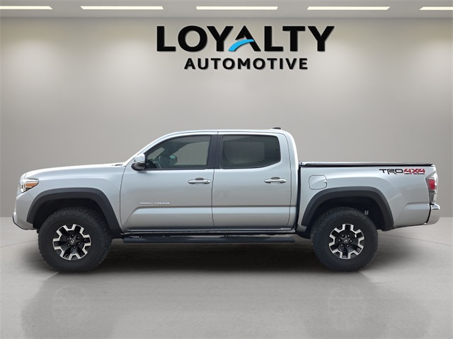 2022 Toyota Tacoma TRD Off-Road photo 2
