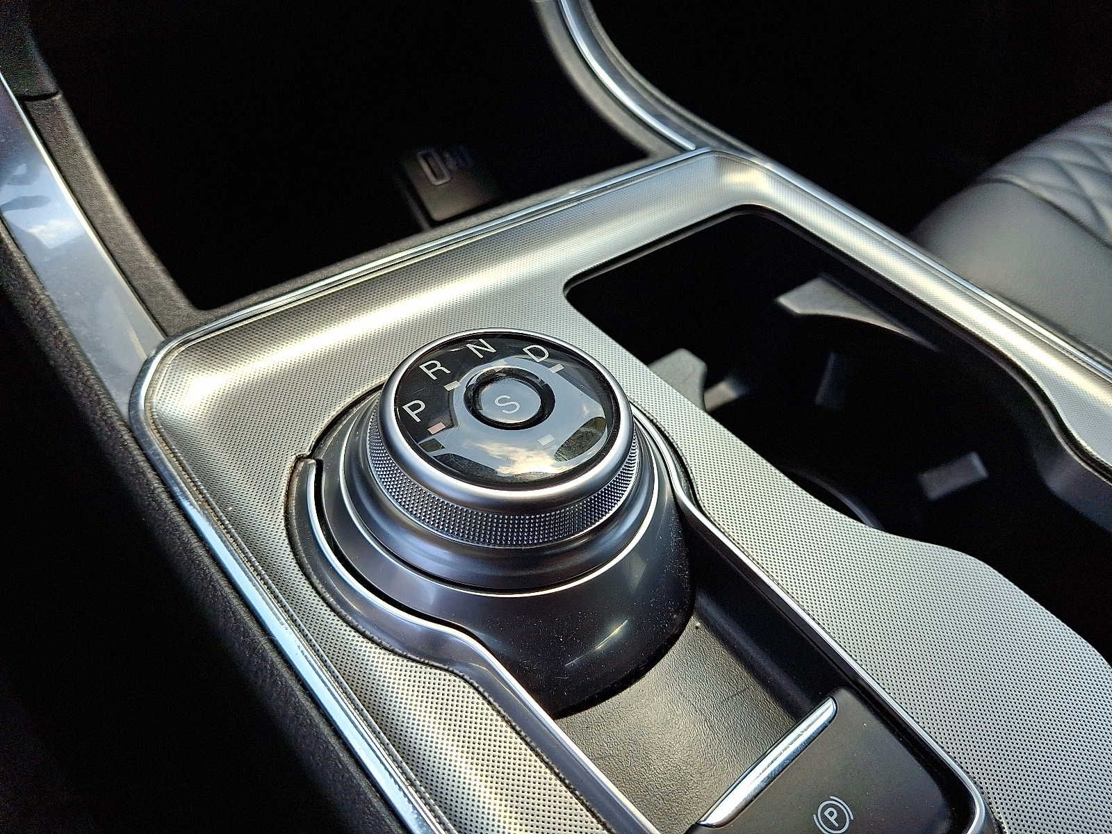 2024 Ford Edge Titanium photo 14