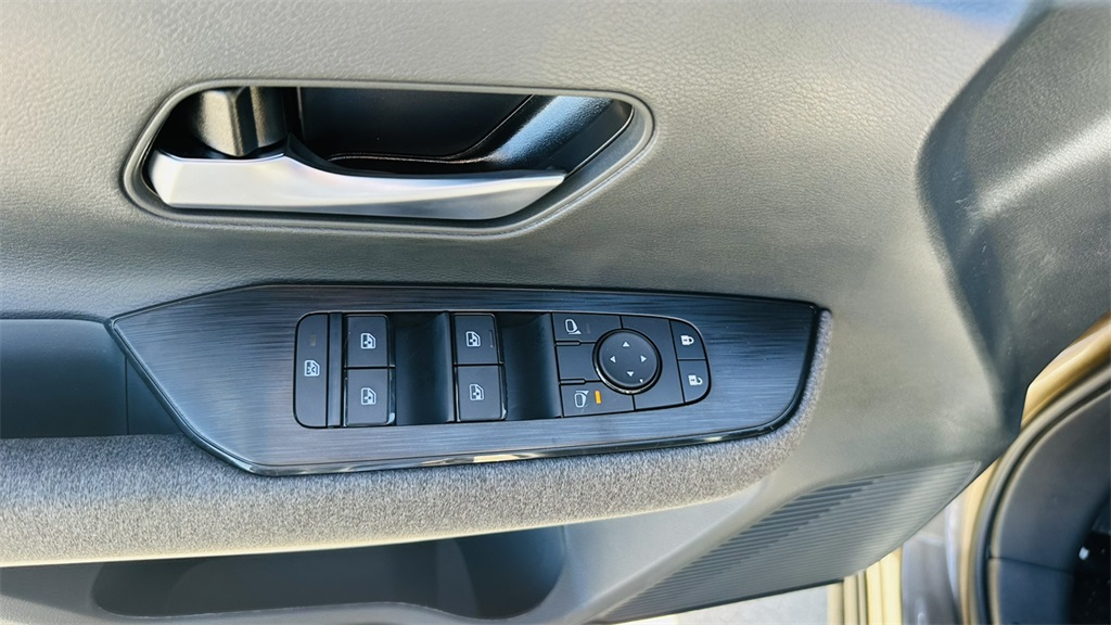 2026 Nissan Kicks SV photo 11