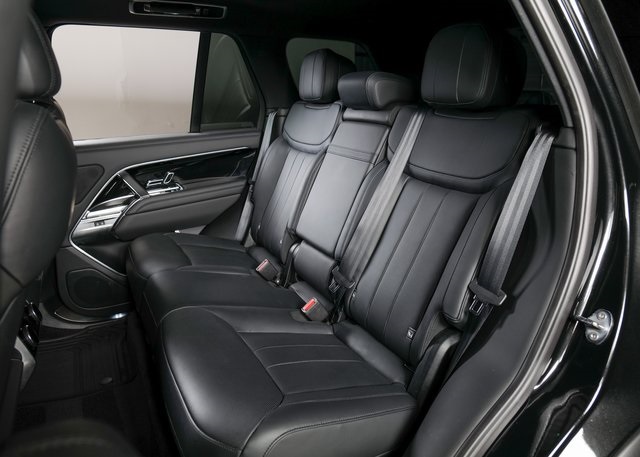 2023 Land Rover Range Rover SE photo 4