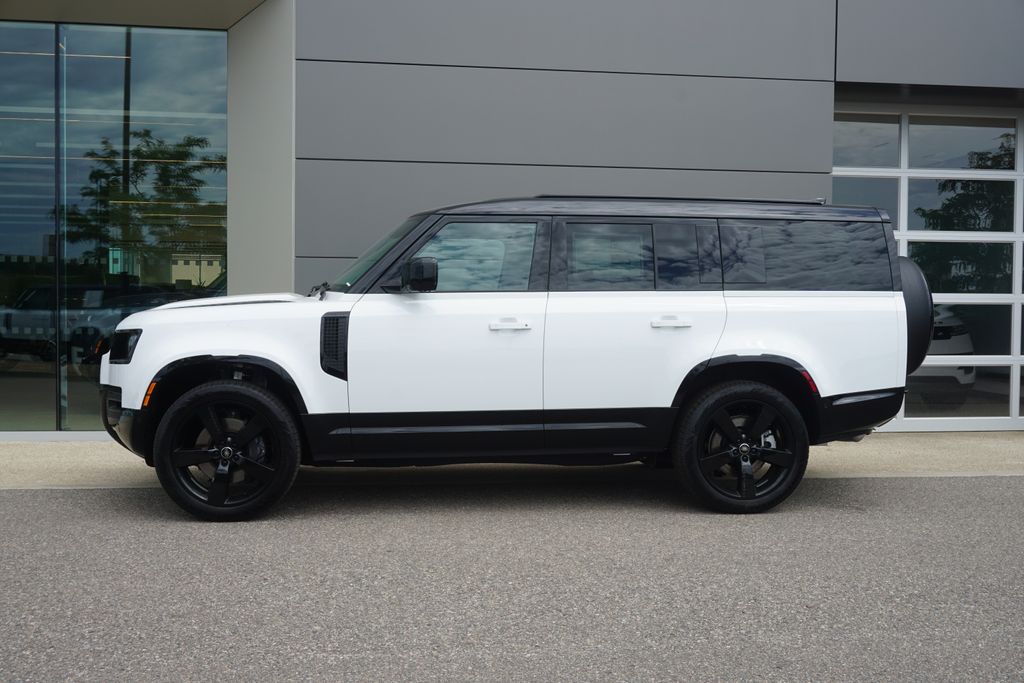 2025 Land Rover Defender 130 X-Dynamic SE photo 8