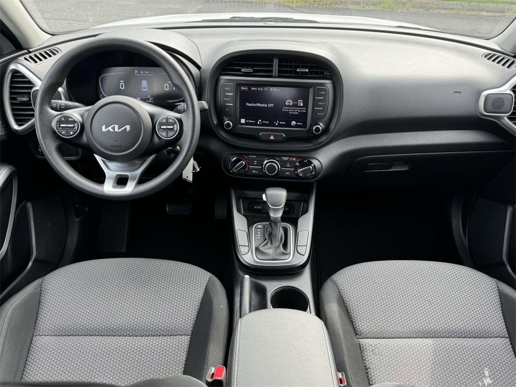 2023 Kia Soul LX photo 2
