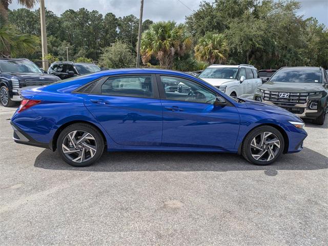 2025 Hyundai Elantra SEL Sport photo 2