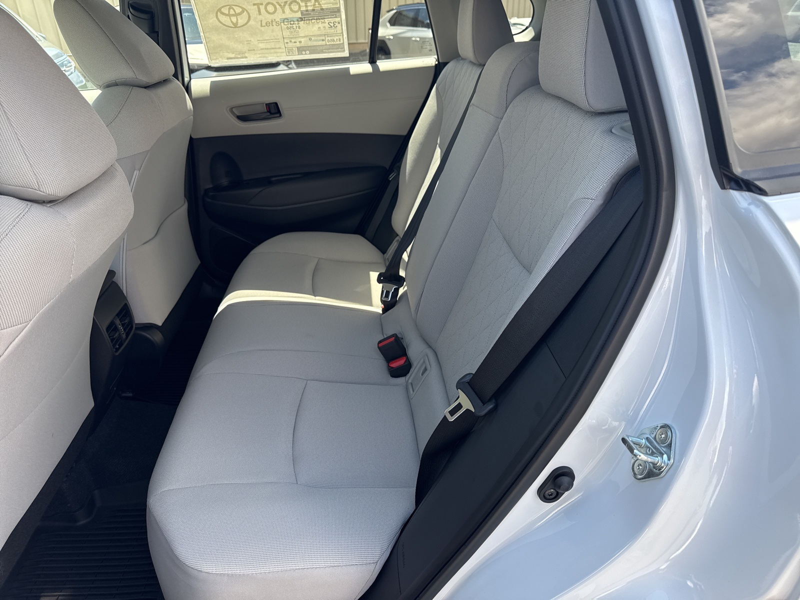 2025 Toyota Corolla Cross LE photo 25