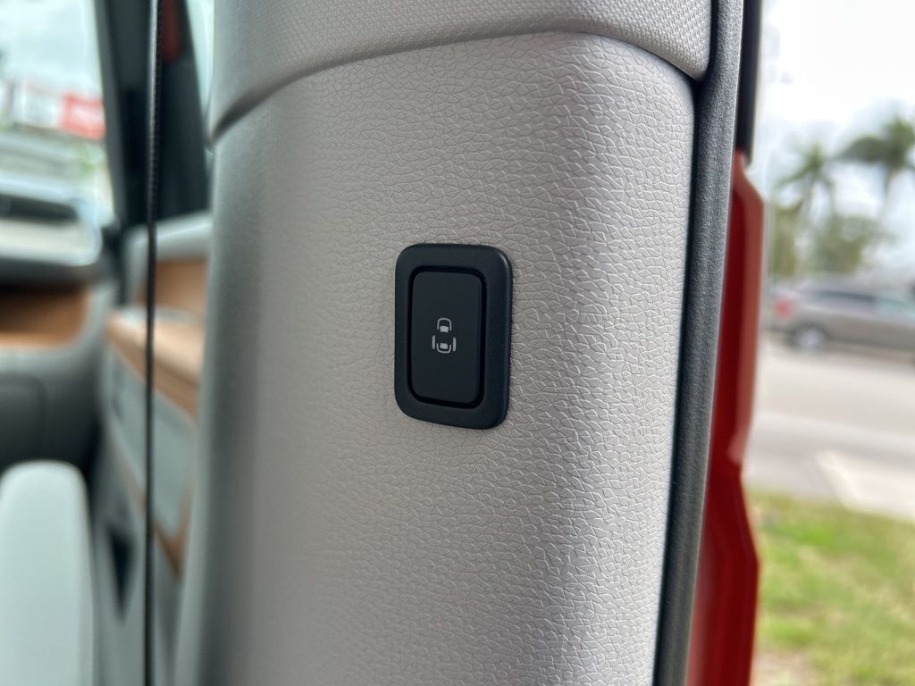 2025 Volkswagen ID. Buzz Pro Plus photo 41