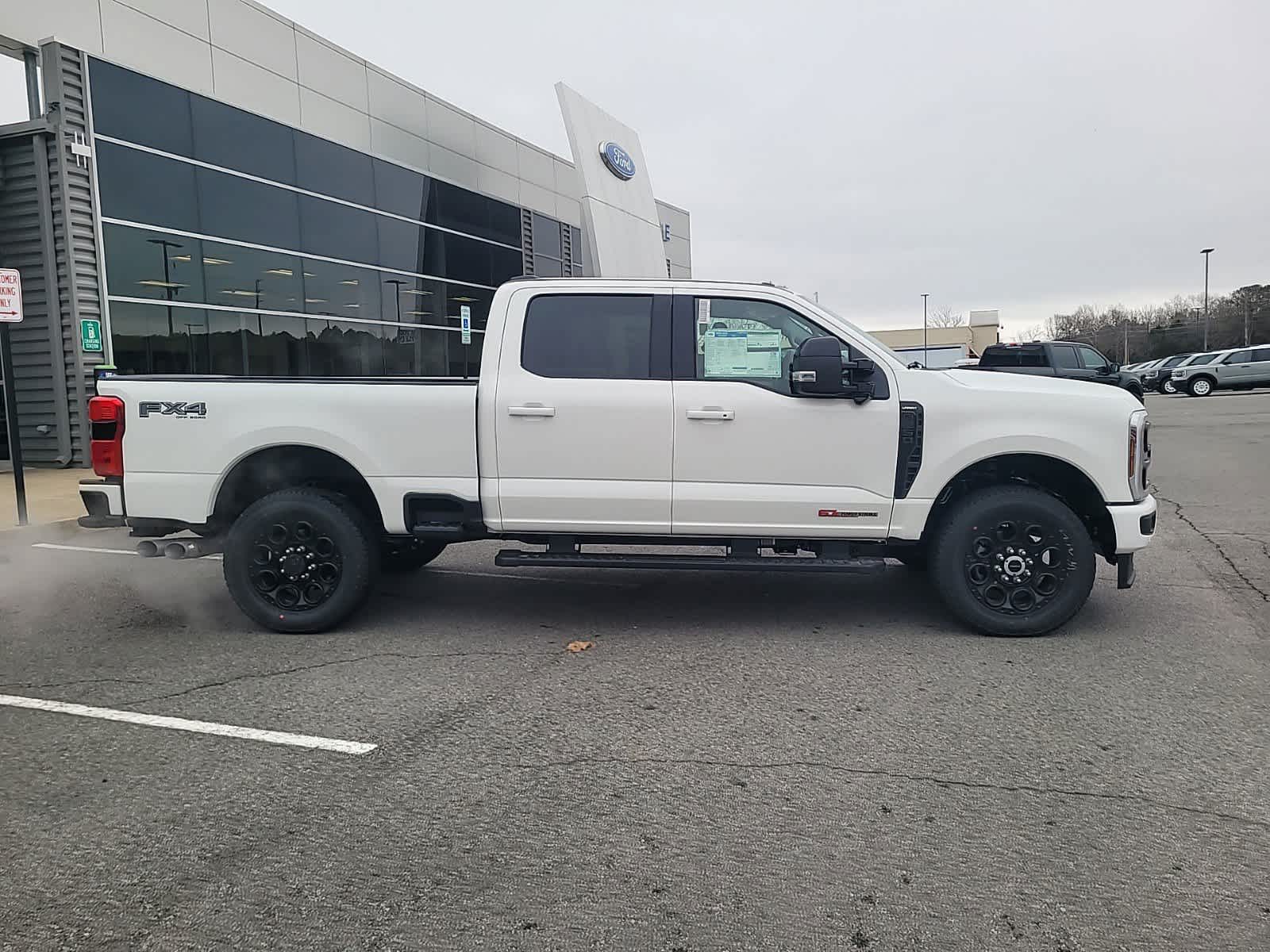2025 Ford F-250 Lariat photo 2