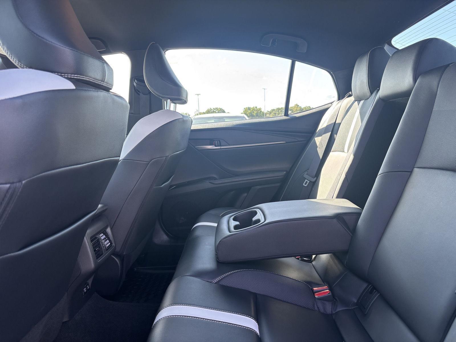 2025 Toyota Camry SE photo 17