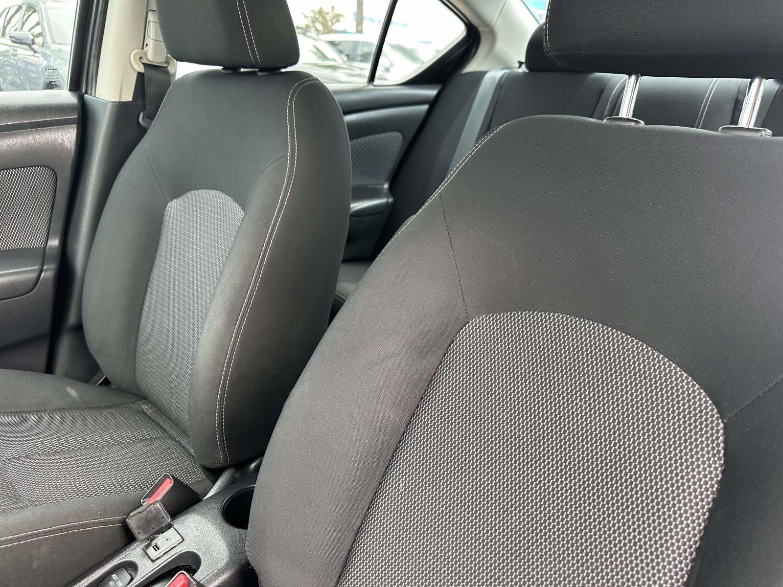 2015 Nissan Versa SV Sedan photo 17