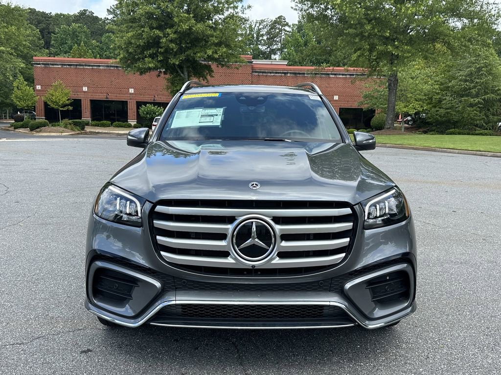 2025 Mercedes Benz GLS 450 4MATIC photo 3