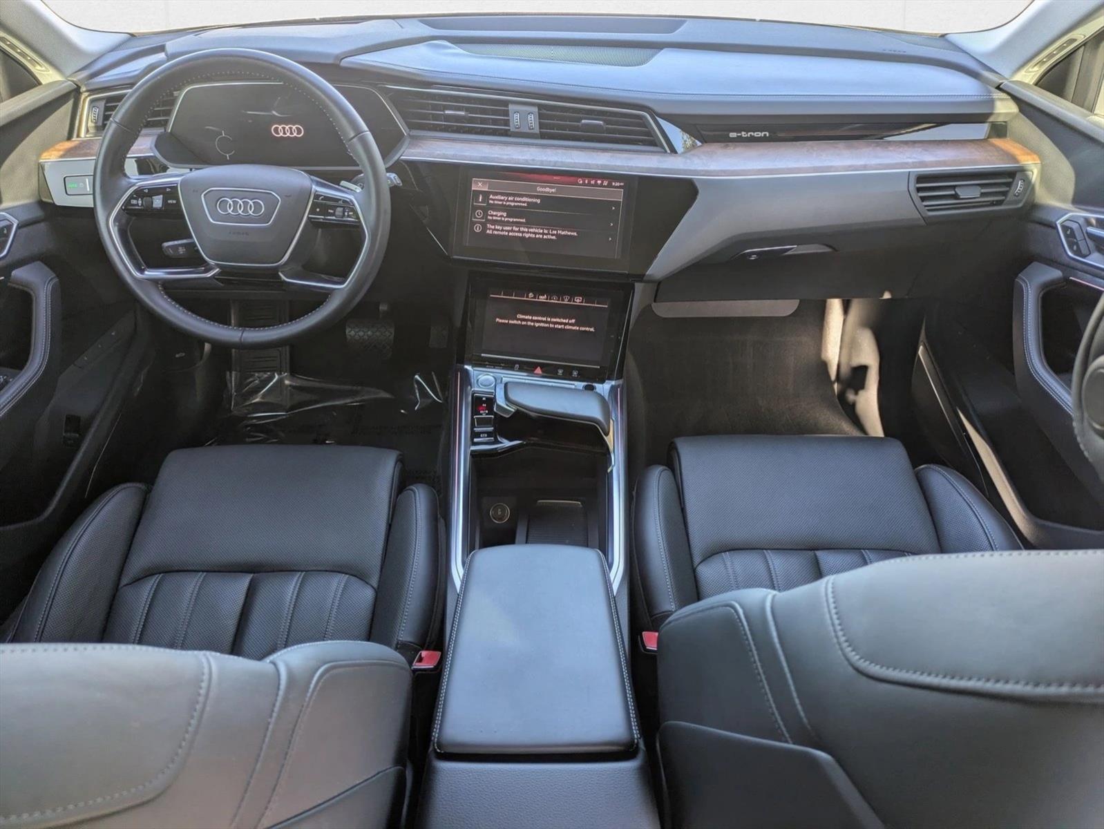 2019 Audi e-tron Premium Plus photo 18