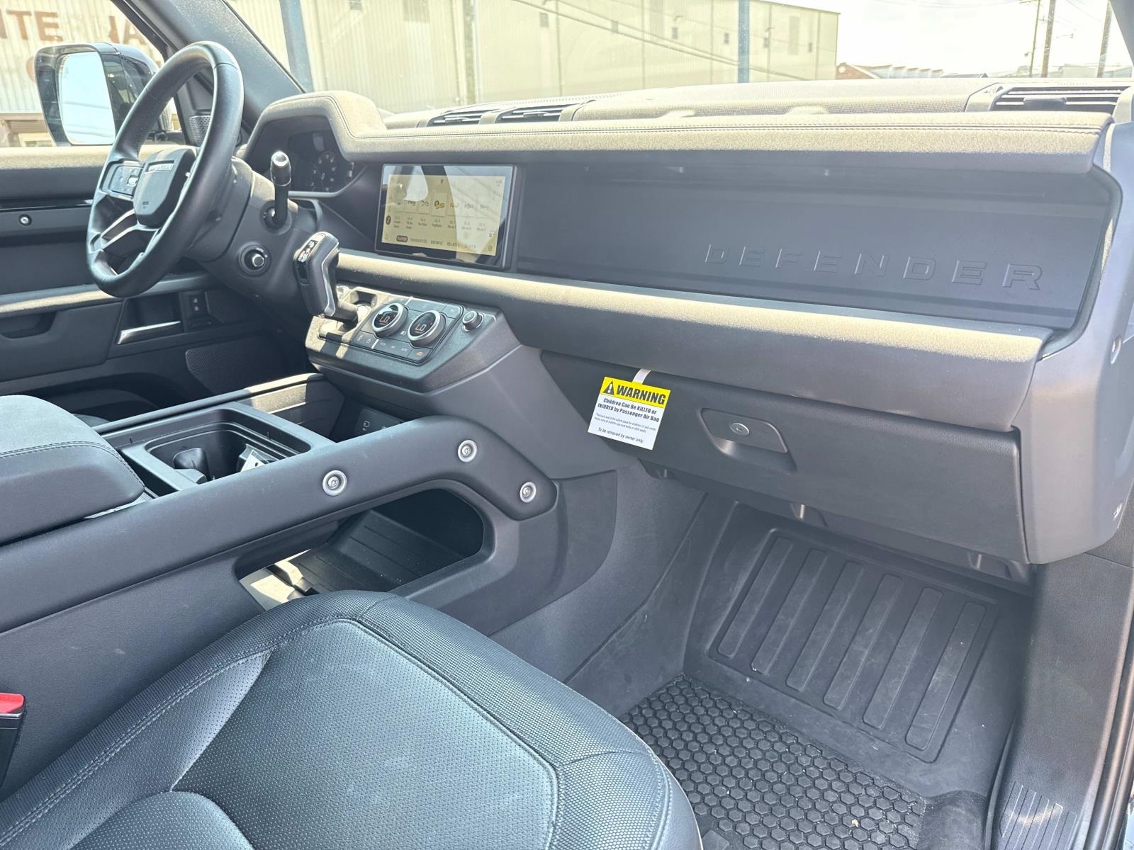 2024 Land Rover Defender 110 X-Dynamic SE photo 11