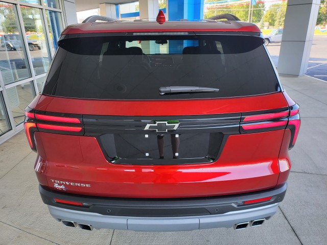 2025 Chevrolet Traverse photo 14