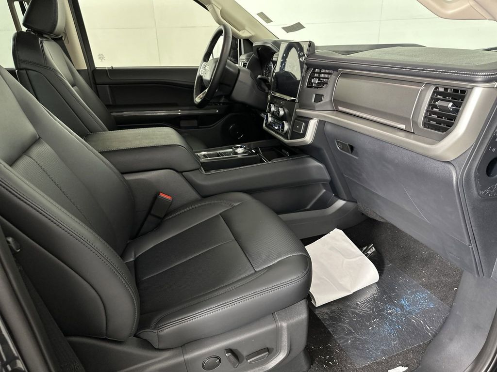 2024 Ford Expedition XLT photo 11