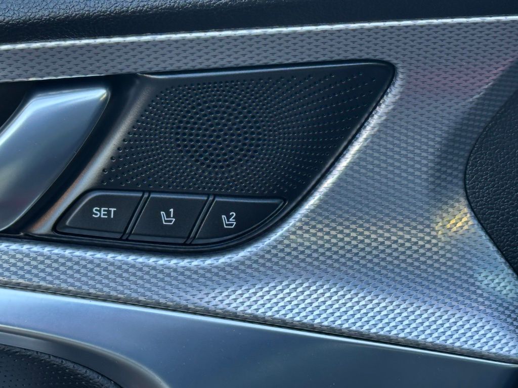 2022 Genesis G70 2.0T photo 19