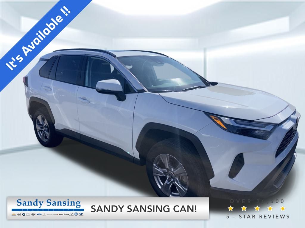 2022 Toyota RAV4 XLE's photo