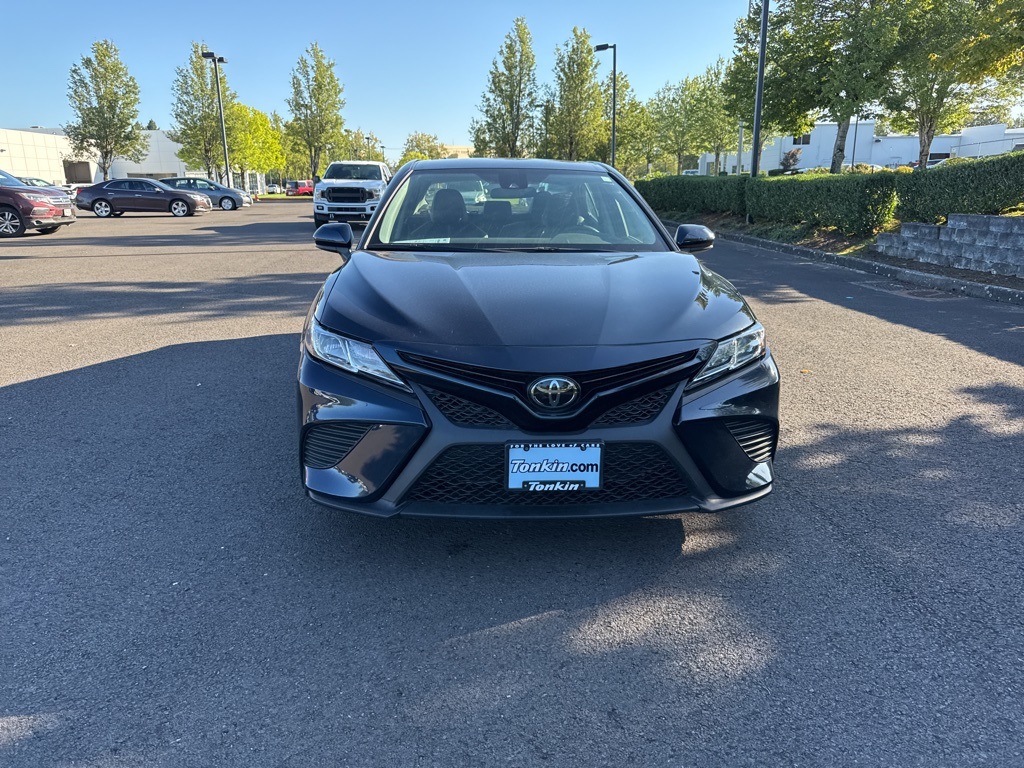 2020 Toyota Camry SE photo 2