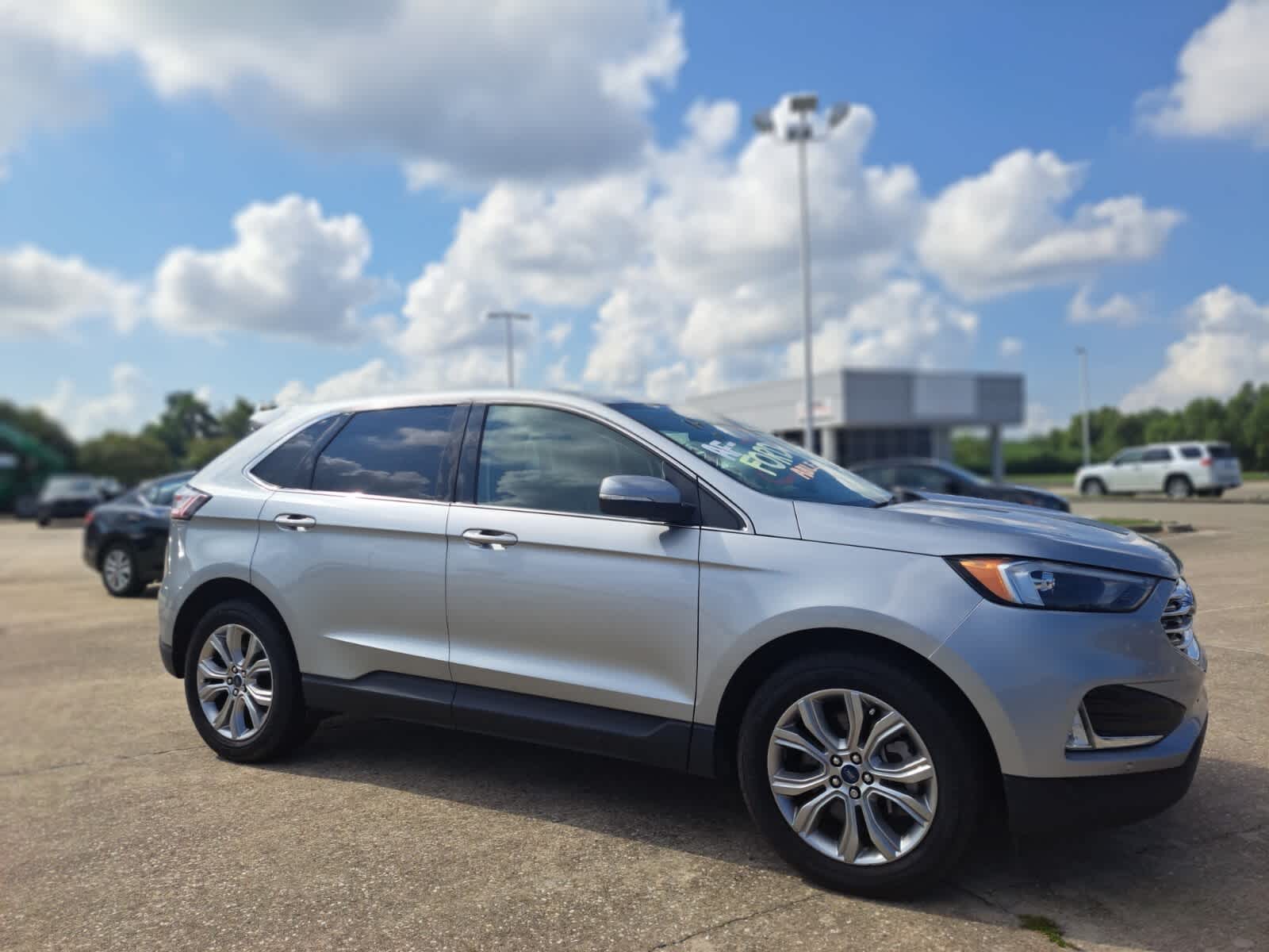 2022 Ford Edge Titanium photo 3