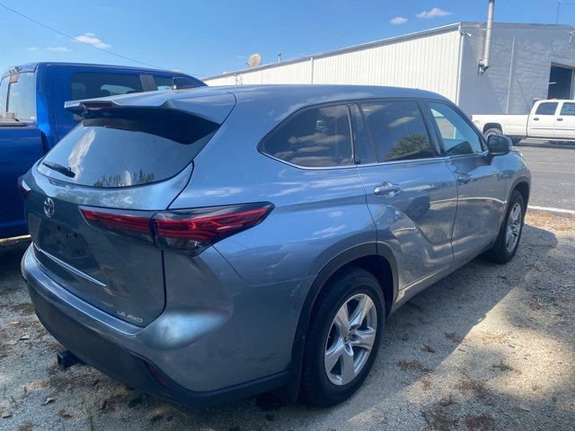 2022 Toyota Highlander LE photo 2