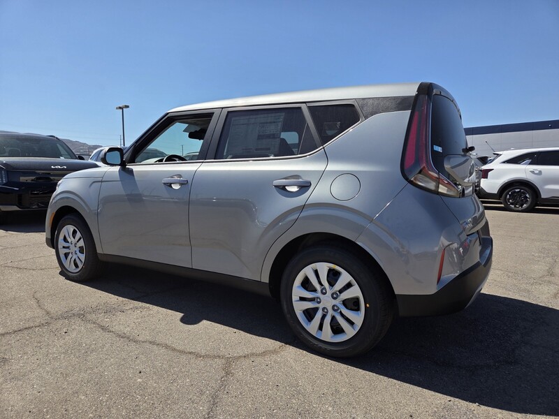 2025 Kia Soul LX photo 3