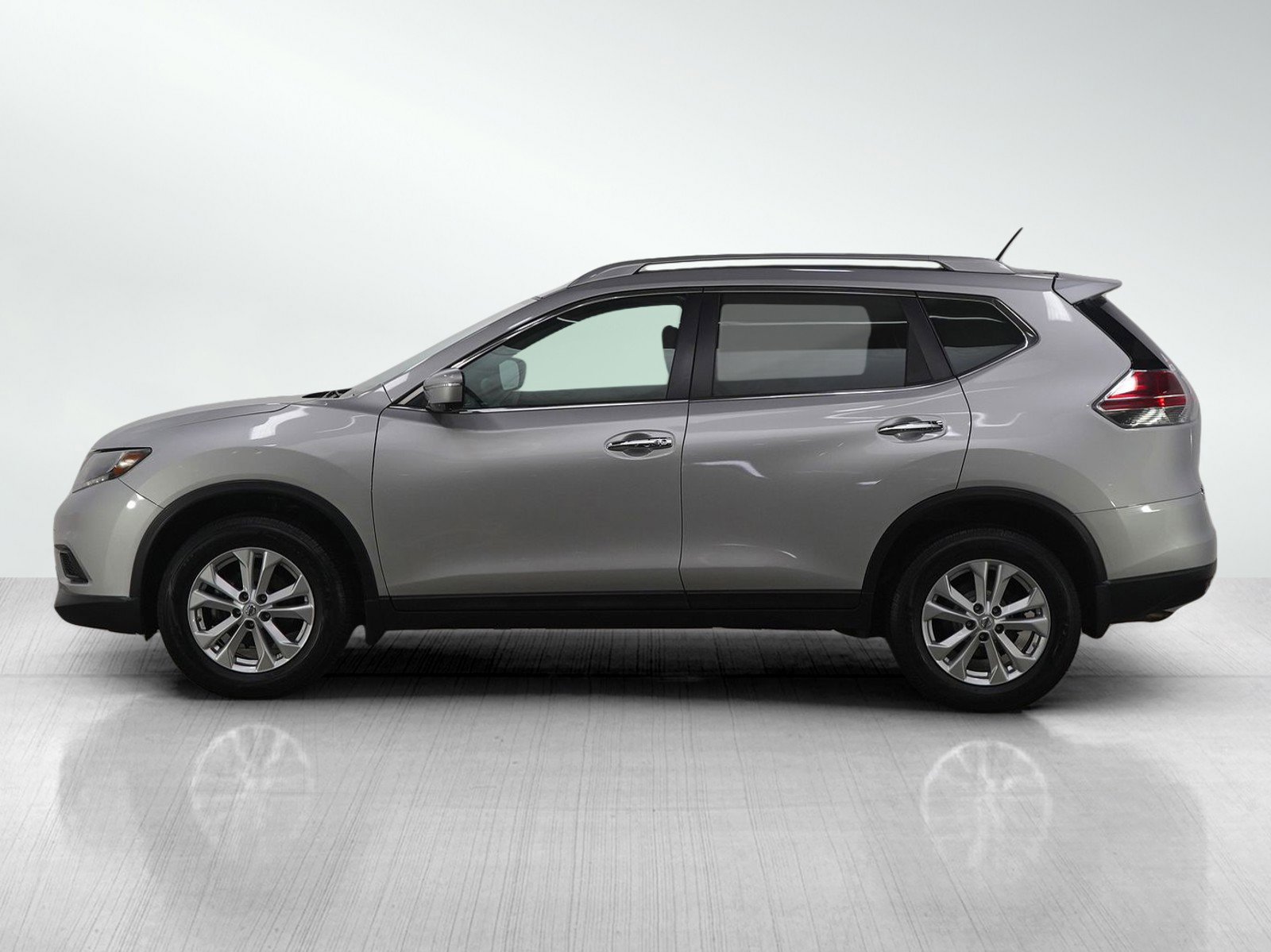 Used 2015 Nissan Rogue SV with VIN 5N1AT2MV6FC881397 for sale in Burnsville, Minnesota