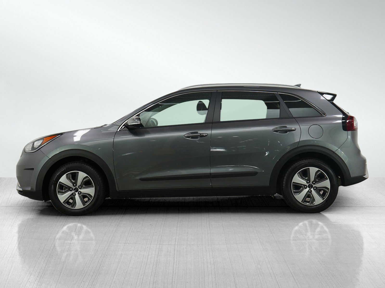 Used 2017 Kia Niro EX with VIN KNDCC3LC8H5090377 for sale in Burnsville, Minnesota