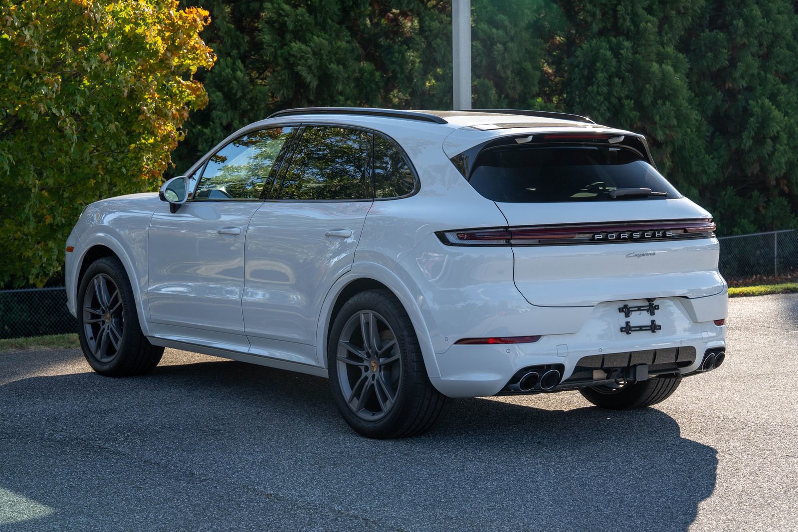 2025 Porsche Cayenne Base photo 2