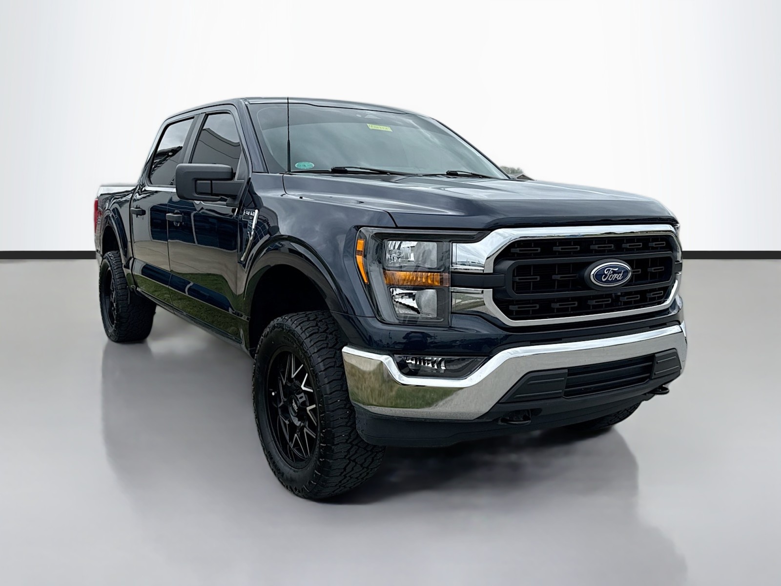 2023 Ford F-150 XLT photo 3