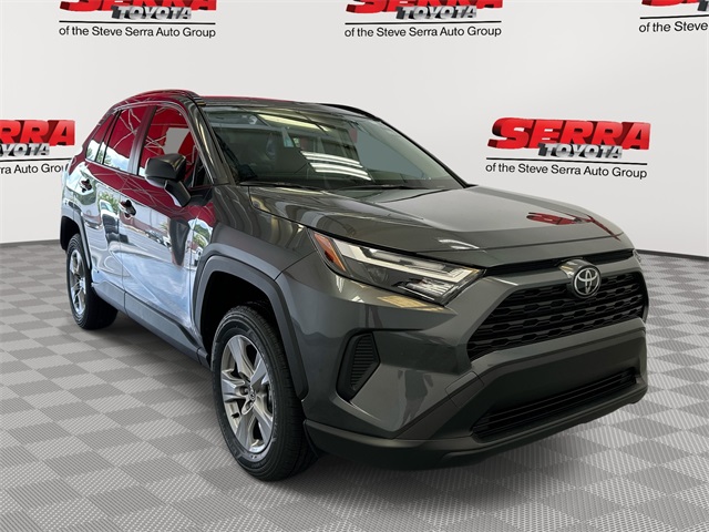 2025 Toyota RAV4 LE's photo