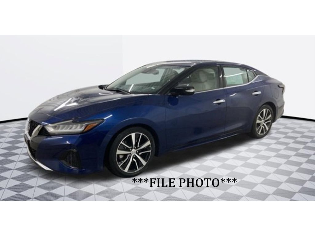 2021 Nissan Maxima SV's photo
