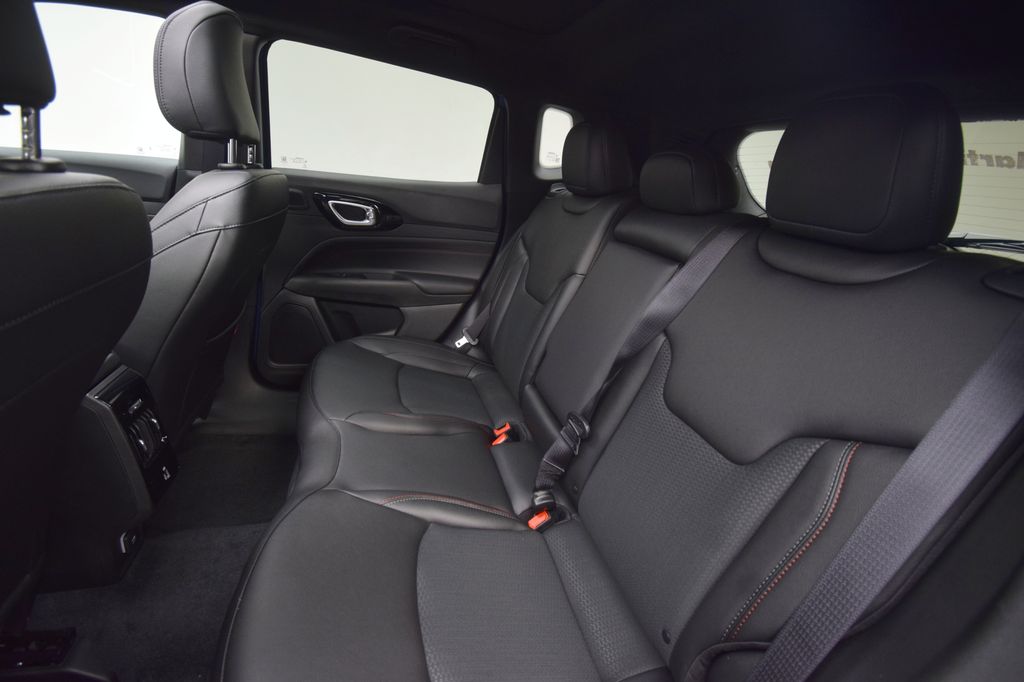 2025 Jeep Compass Trailhawk photo 30
