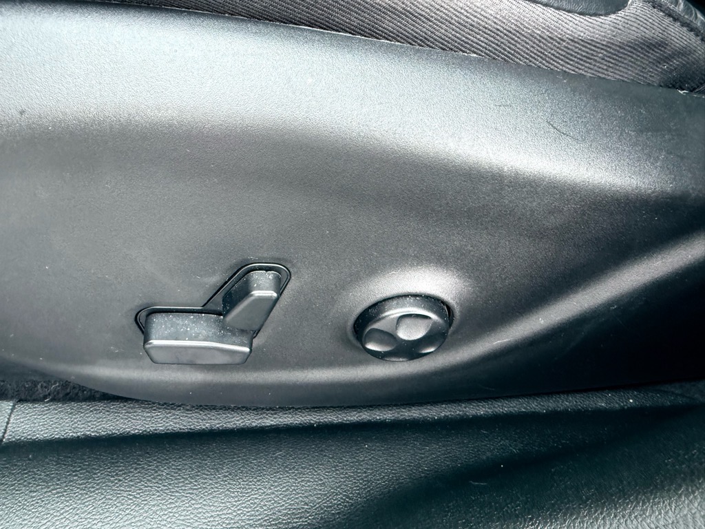 2021 Jeep Cherokee 80th Anniversary Edition photo 15