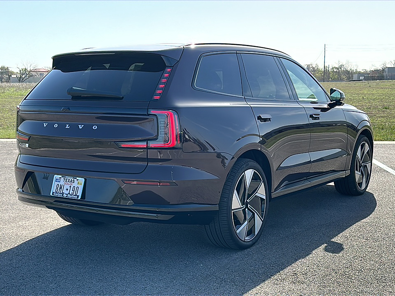 New 2025 Mulberry Red Volvo Twin Motor Performance Ultra 6-Seater image 8