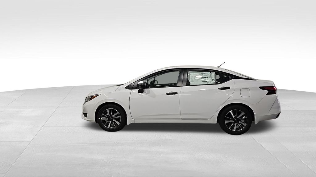 2025 Nissan Versa 1.6 S photo 2