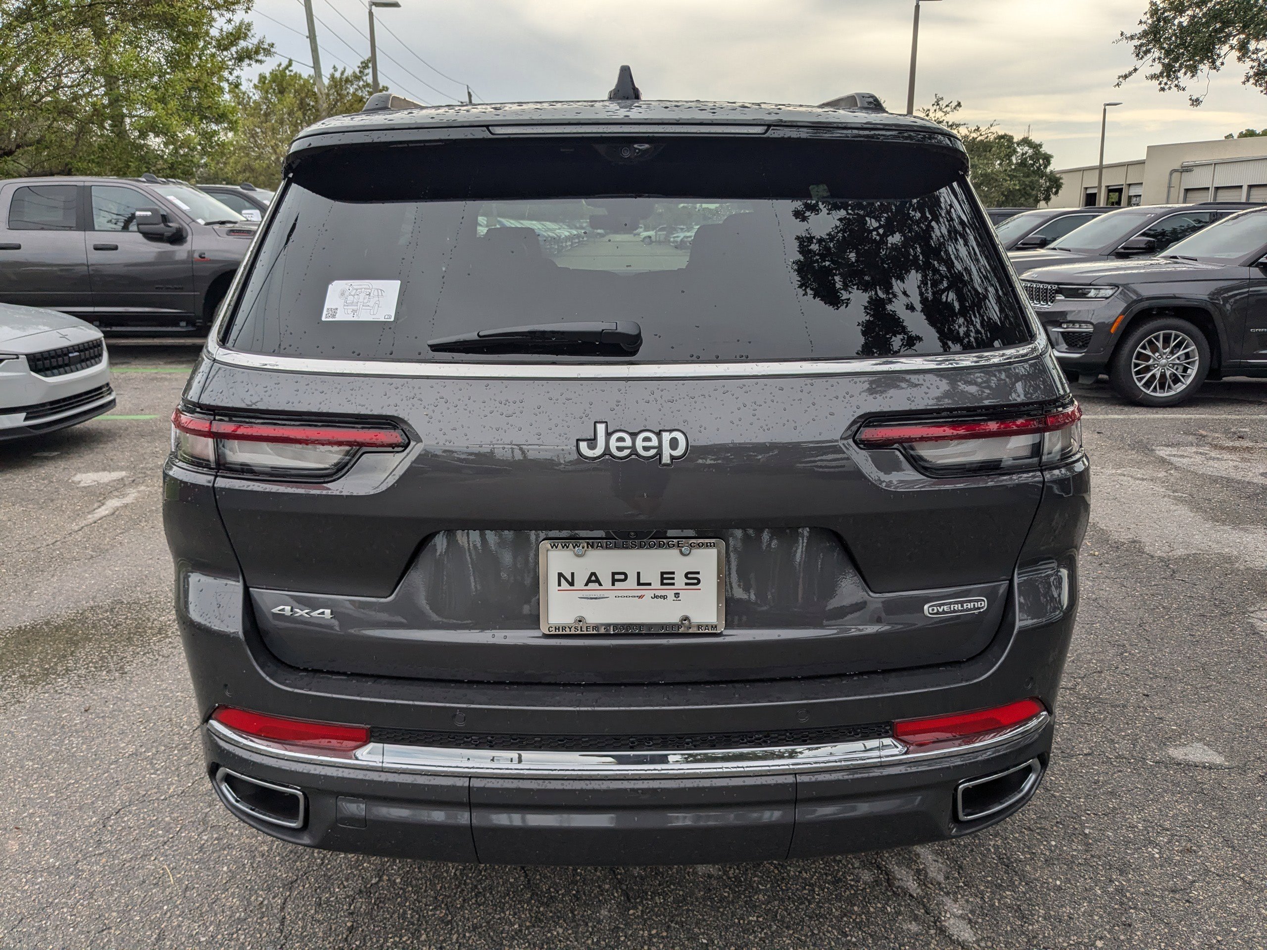 2025 Jeep Grand Cherokee Overland photo 3