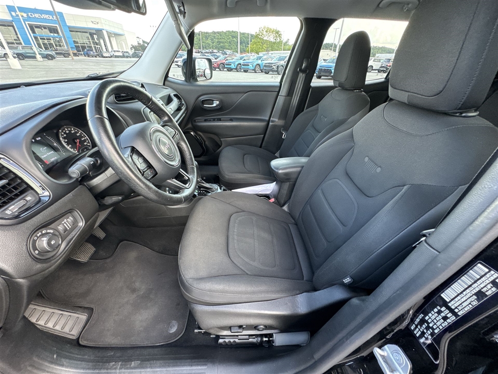 2017 Jeep Renegade Latitude North Edition photo 9