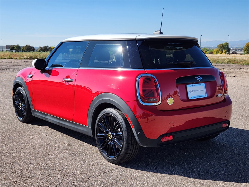 2024 Mini Cooper 2 Door Hardtop SE photo 2