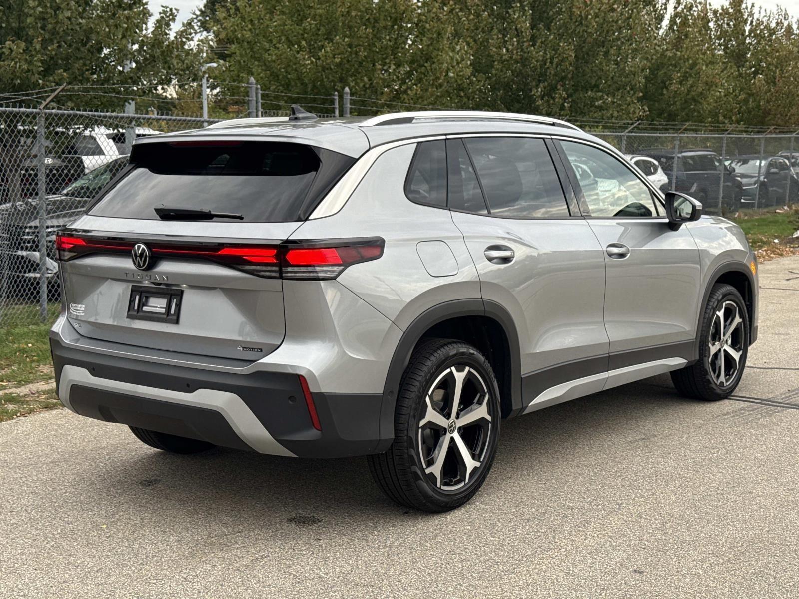 2025 Volkswagen Tiguan SE photo 2