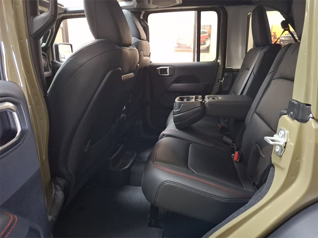 2025 Jeep Wrangler Rubicon photo 18