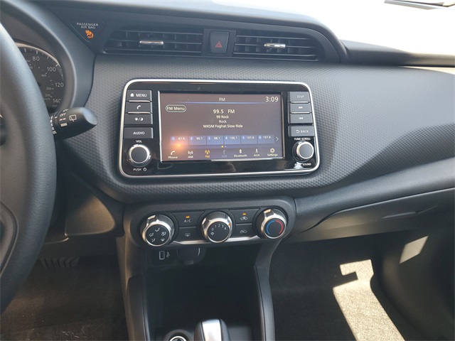 2025 Nissan Kicks Play S photo 6