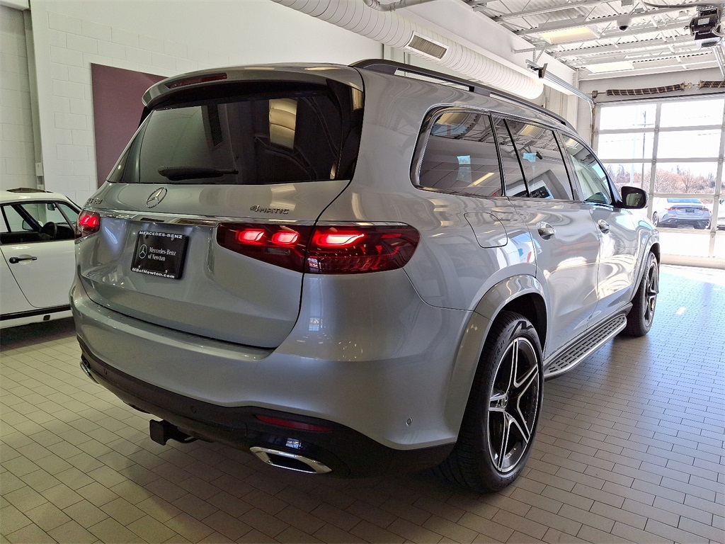 2025 Mercedes Benz GLS 450 4MATIC photo 4