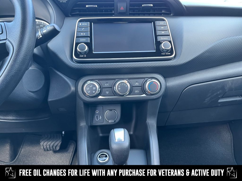 2025 Nissan Kicks Play S photo 3