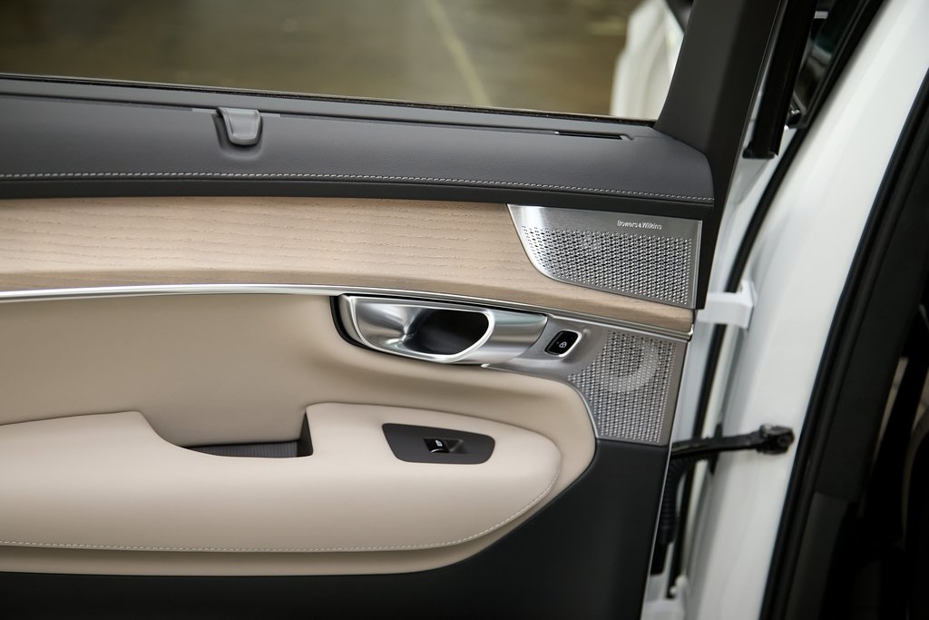 2026 VOLVO XC90 - Image 17