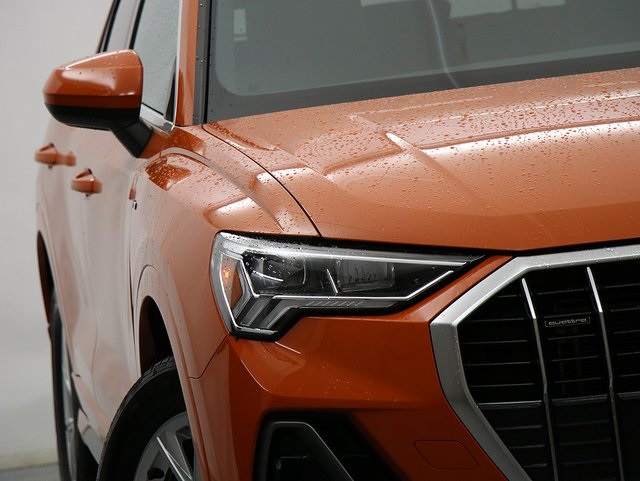 2025 Audi Q3 S line Premium photo 4