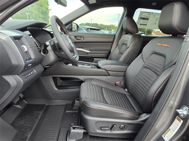 2025 Nissan Pathfinder Rock Creek photo 6
