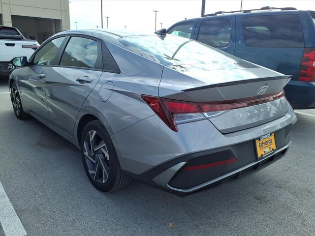 2025 Hyundai Elantra SEL Sport photo 4