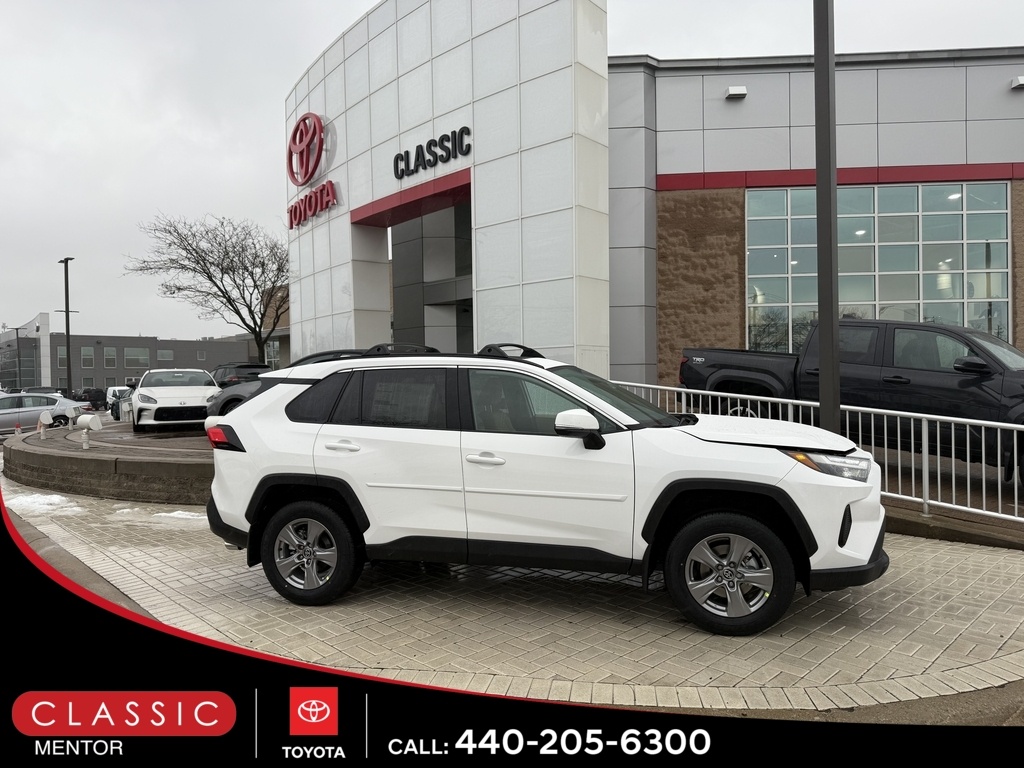 2025 Toyota RAV4 XLE's photo