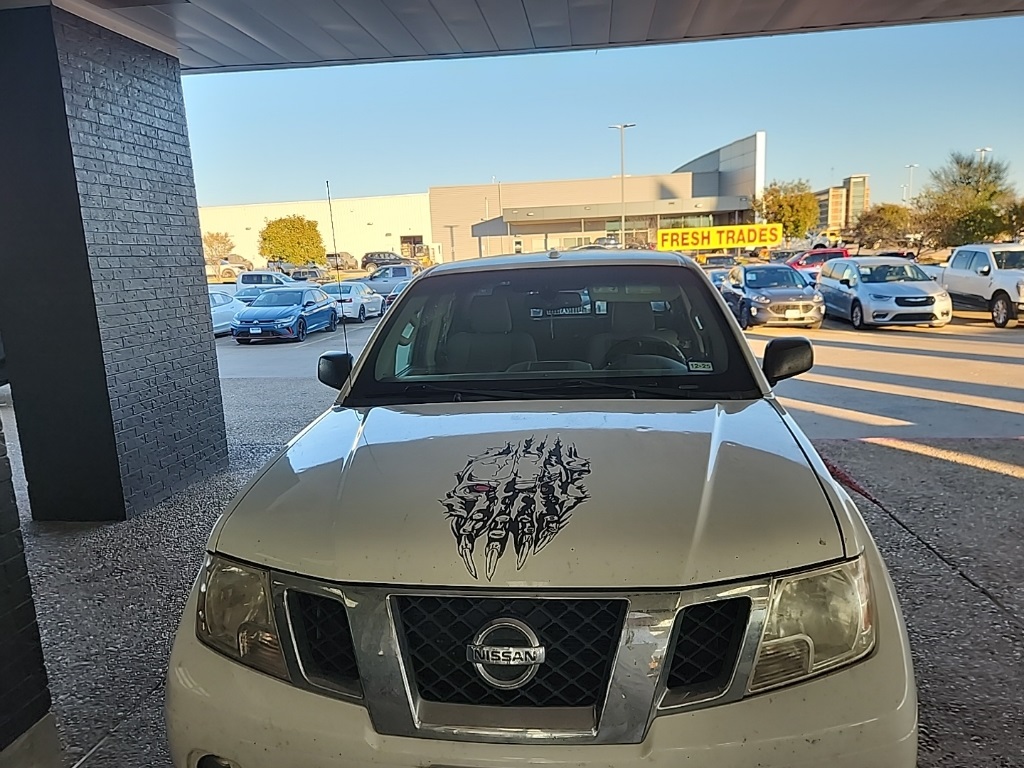 2014 Nissan Frontier SV photo 2