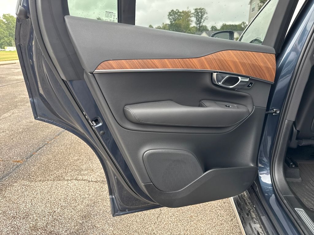 2025 Volvo XC90 Plus photo 12