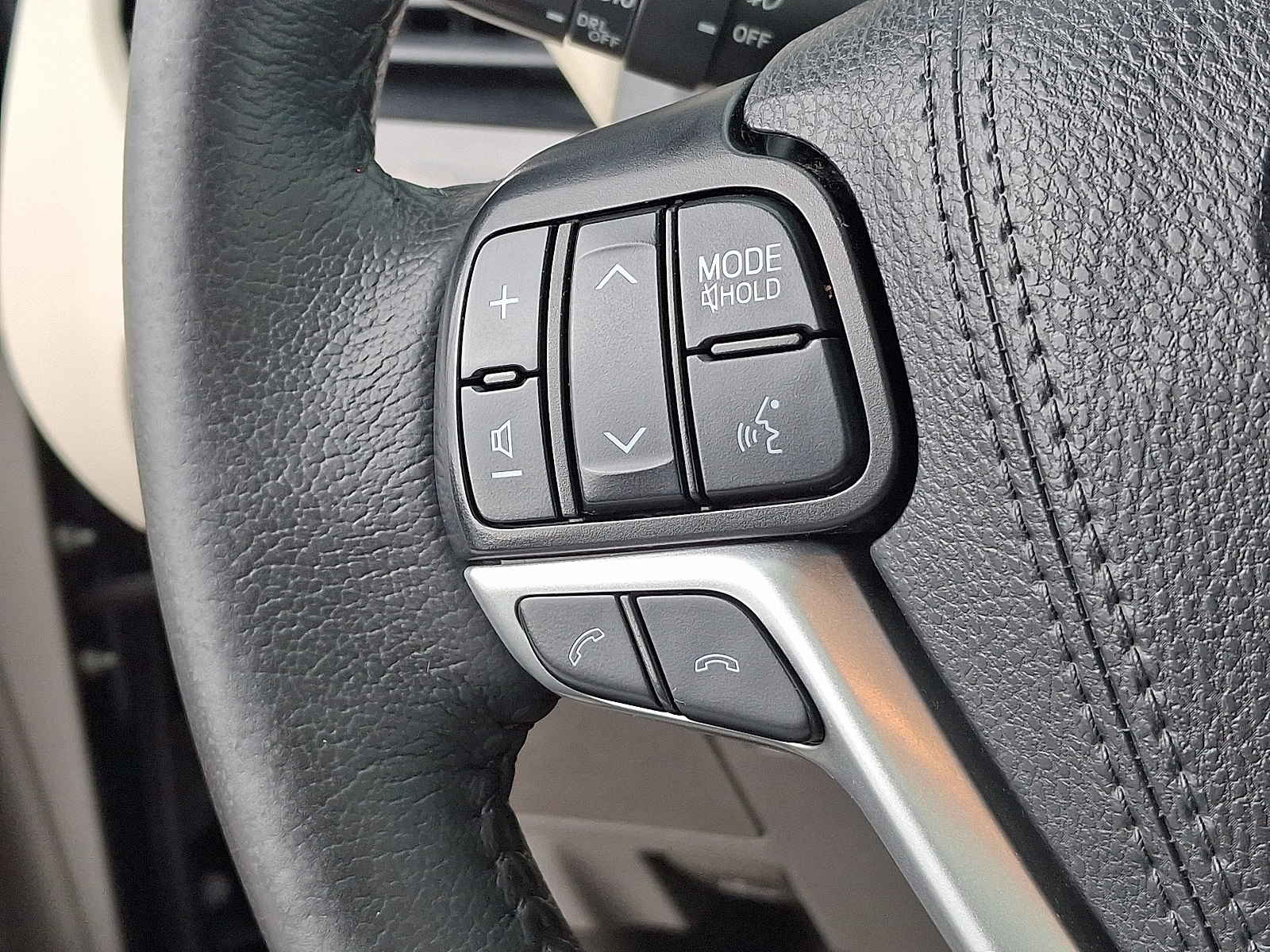 2020 Toyota Sienna XLE photo 25